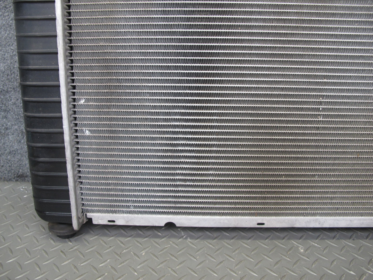 2003-2007 Hummer H2 6.0L Engine Motor Coolant Radiator