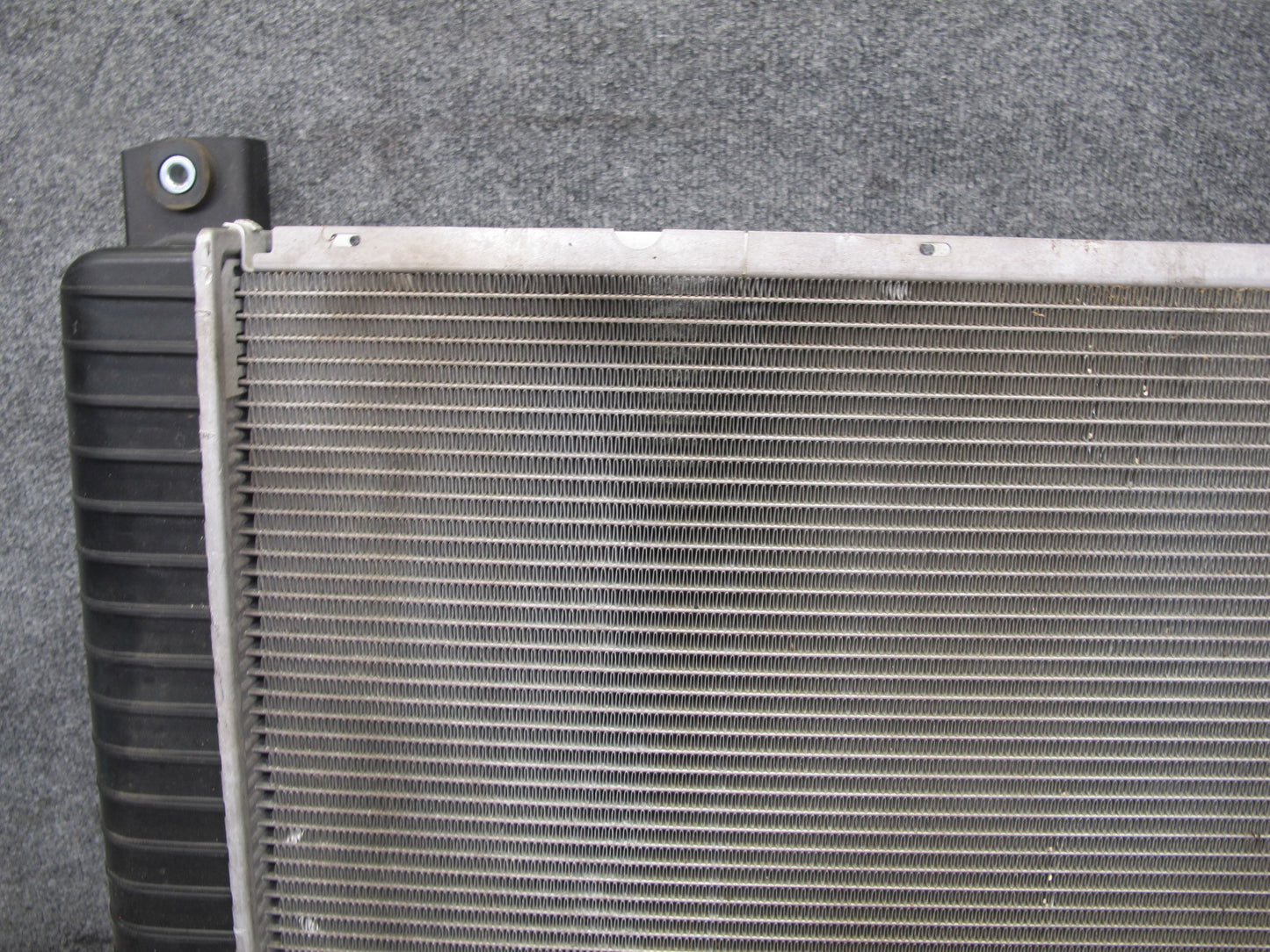 2003-2007 Hummer H2 6.0L Engine Motor Coolant Radiator