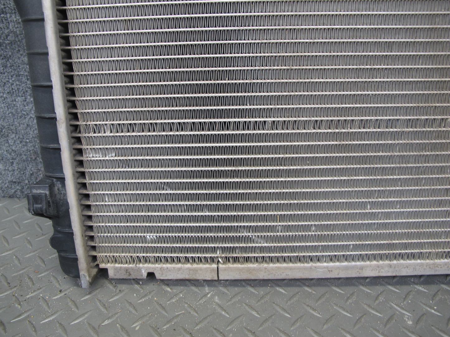 98-99 Chevrolet Camaro 5.7L V8 LS1 A/T Engine Cooling Radiator 52471357 OEM