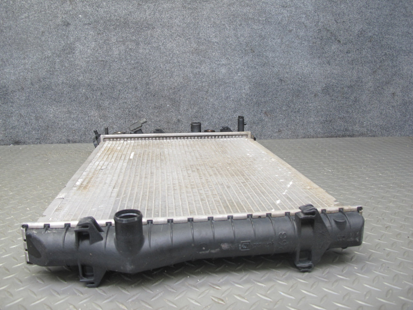 98-99 Chevrolet Camaro 5.7L V8 LS1 A/T Engine Cooling Radiator 52471357 OEM