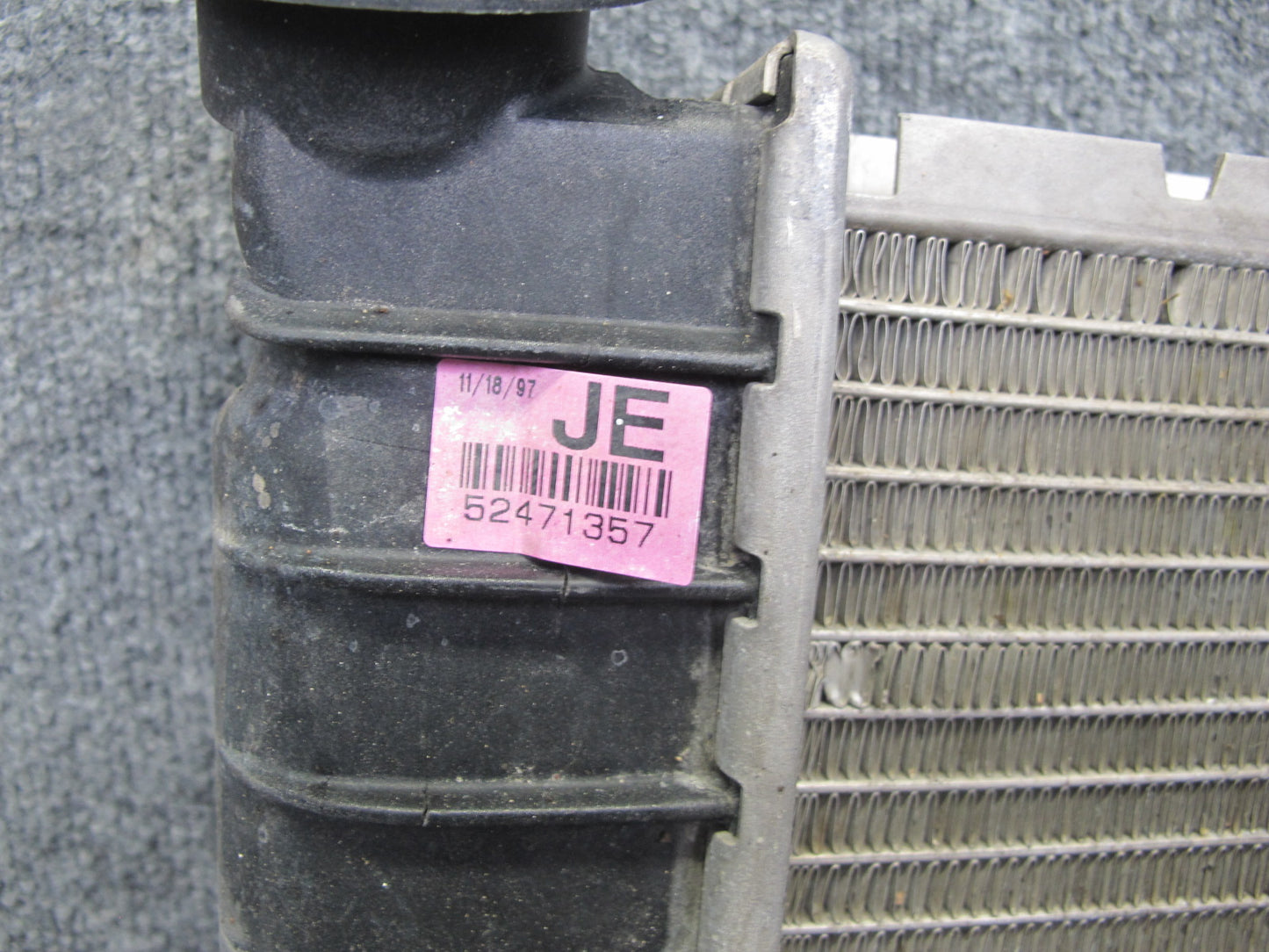 98-99 Chevrolet Camaro 5.7L V8 LS1 A/T Engine Cooling Radiator 52471357 OEM