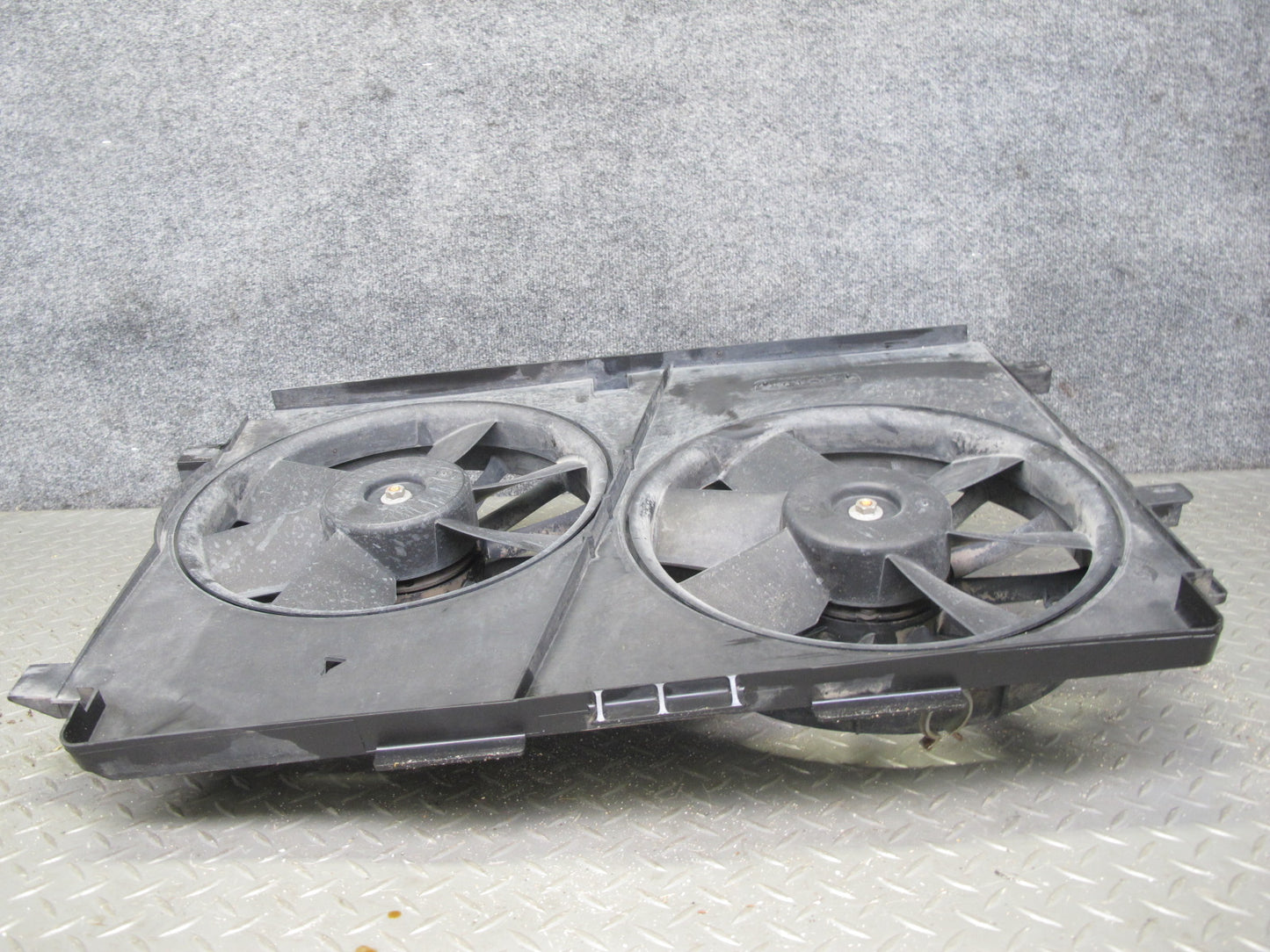98-02 Chevrolet Camaro Z28 5.7 LS1 Engine Radiator Dual Cooling Fan & Shroud OEM