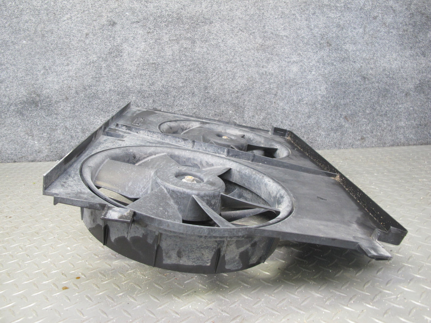 98-02 Chevrolet Camaro Z28 5.7 LS1 Engine Radiator Dual Cooling Fan & Shroud OEM