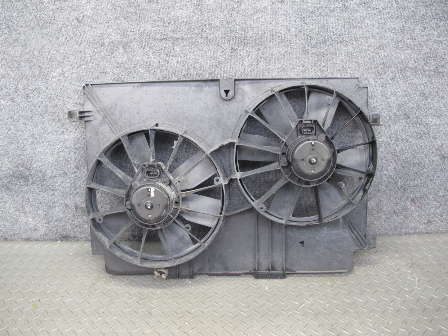 98-02 Chevrolet Camaro Z28 5.7 LS1 Engine Radiator Dual Cooling Fan & Shroud OEM