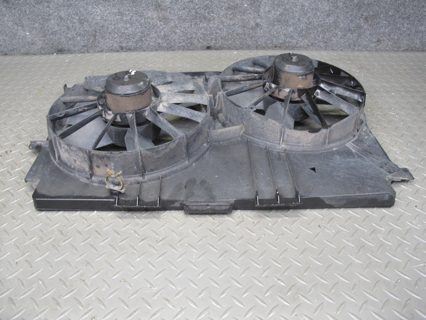 98-02 Chevrolet Camaro Z28 5.7 LS1 Engine Radiator Dual Cooling Fan & Shroud OEM