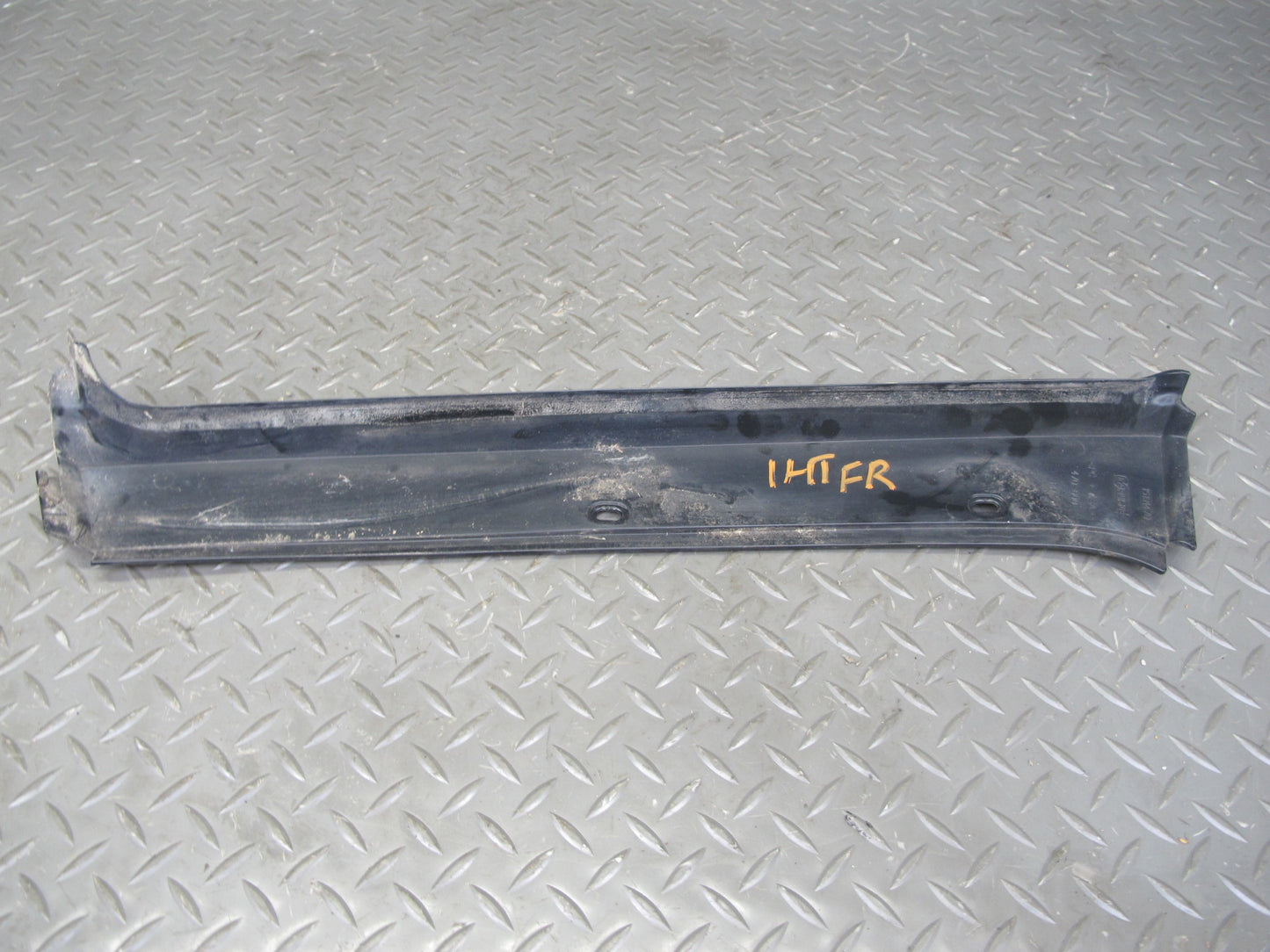 2003-2009 Hummer H2 Front Left Right Windshield A Pillar Trim Molding Panel Set