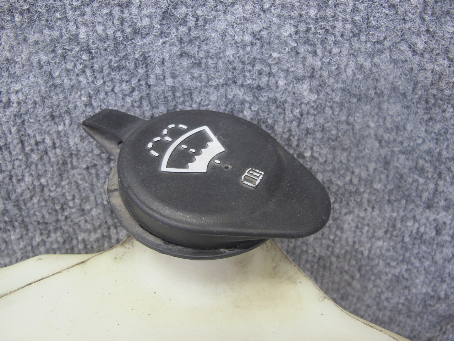 2003-2007 Hummer H2 Front Windshield Wiper Washer Reservoir Tank Bottle