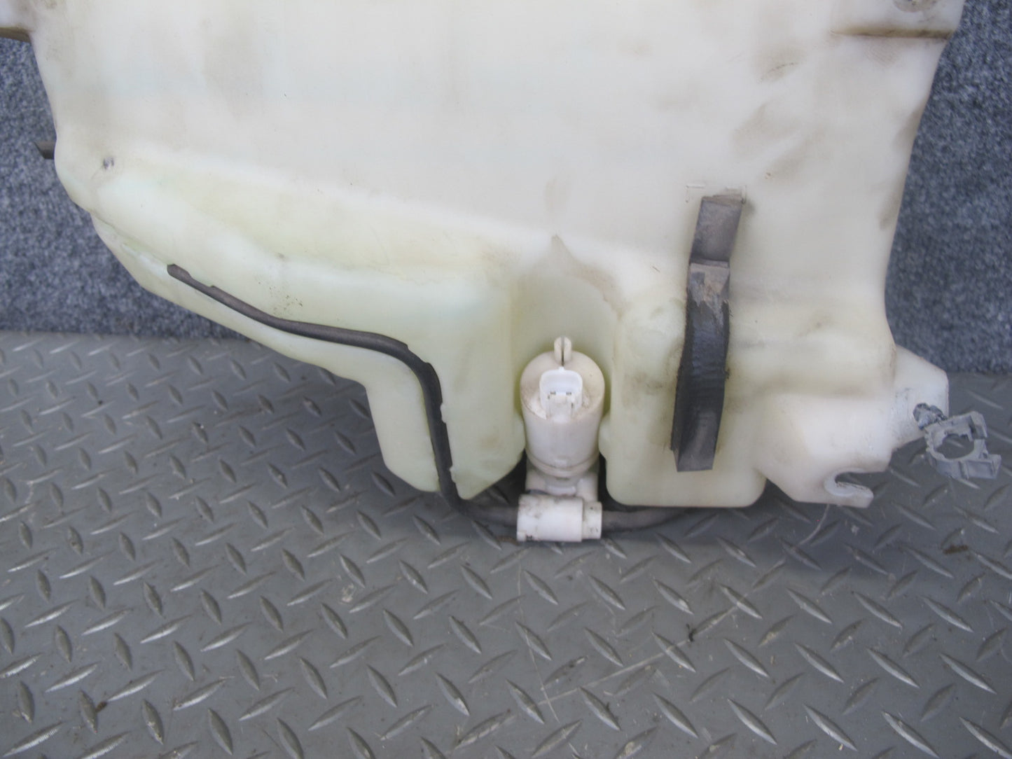 2003-2007 Hummer H2 Front Windshield Wiper Washer Reservoir Tank Bottle