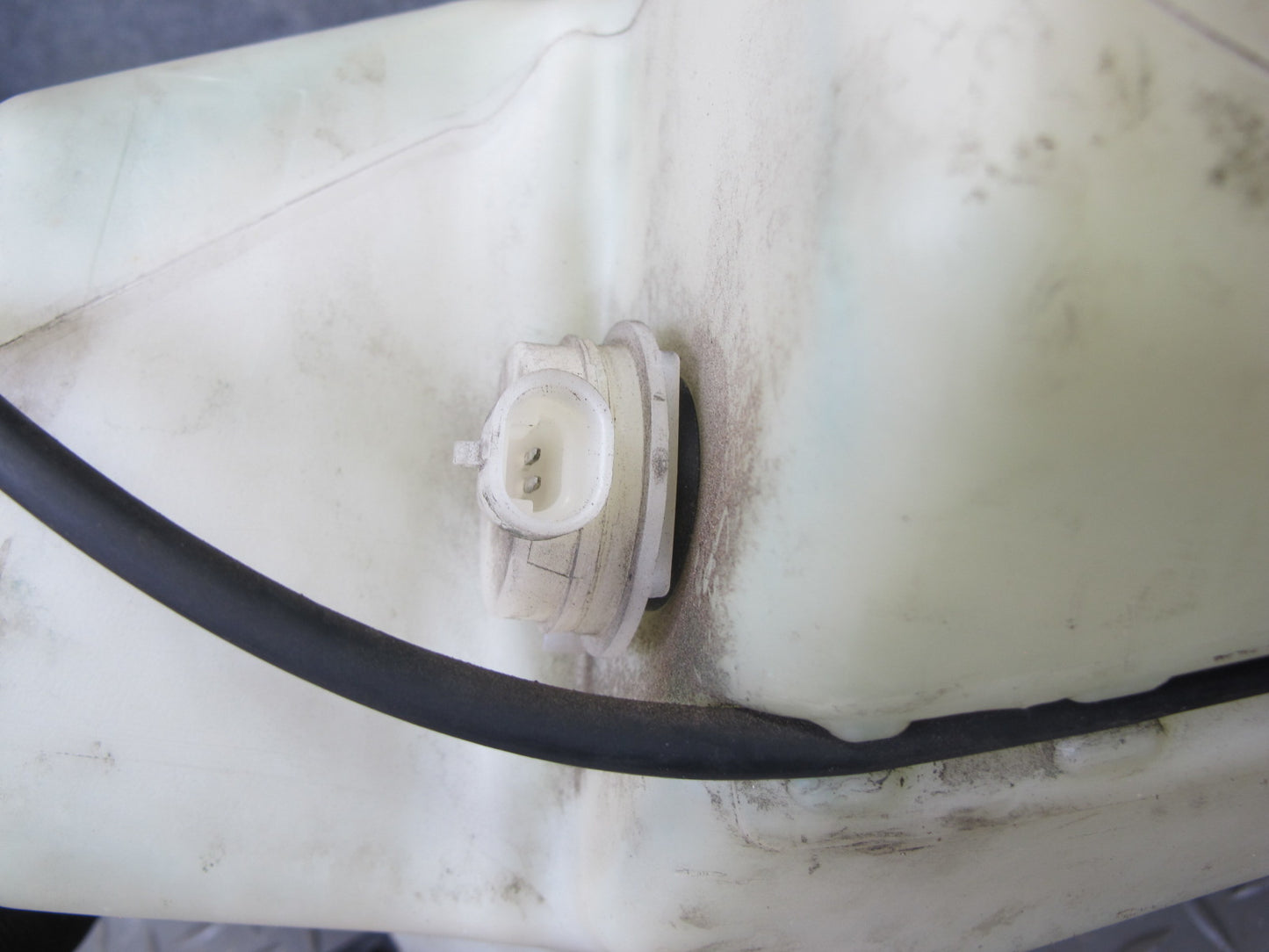 2003-2007 Hummer H2 Front Windshield Wiper Washer Reservoir Tank Bottle