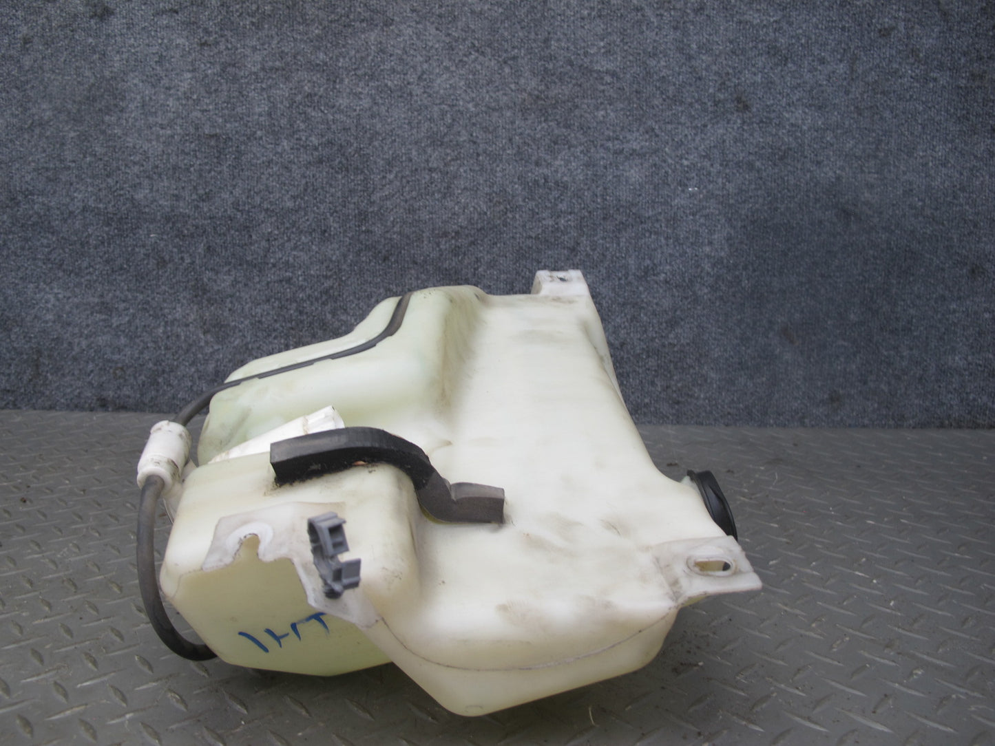2003-2007 Hummer H2 Front Windshield Wiper Washer Reservoir Tank Bottle