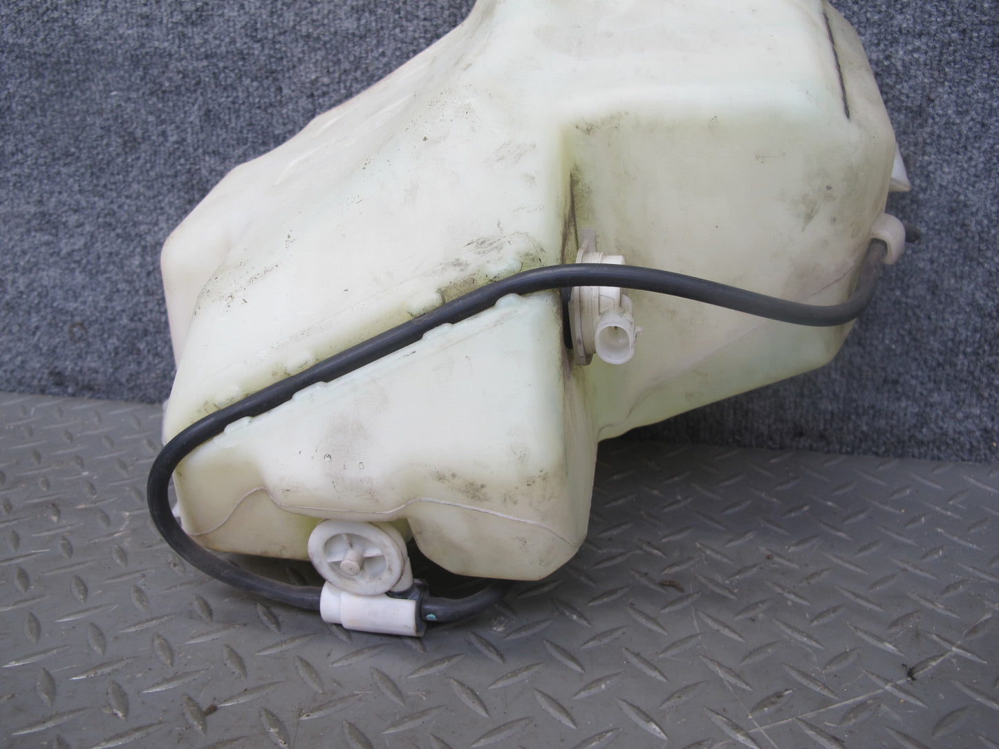 2003-2007 Hummer H2 Front Windshield Wiper Washer Reservoir Tank Bottle