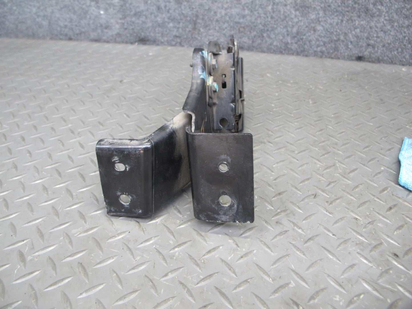 2003-2007 Hummer H2 Front Hood Bonnet Lock Latch W/ Bracket