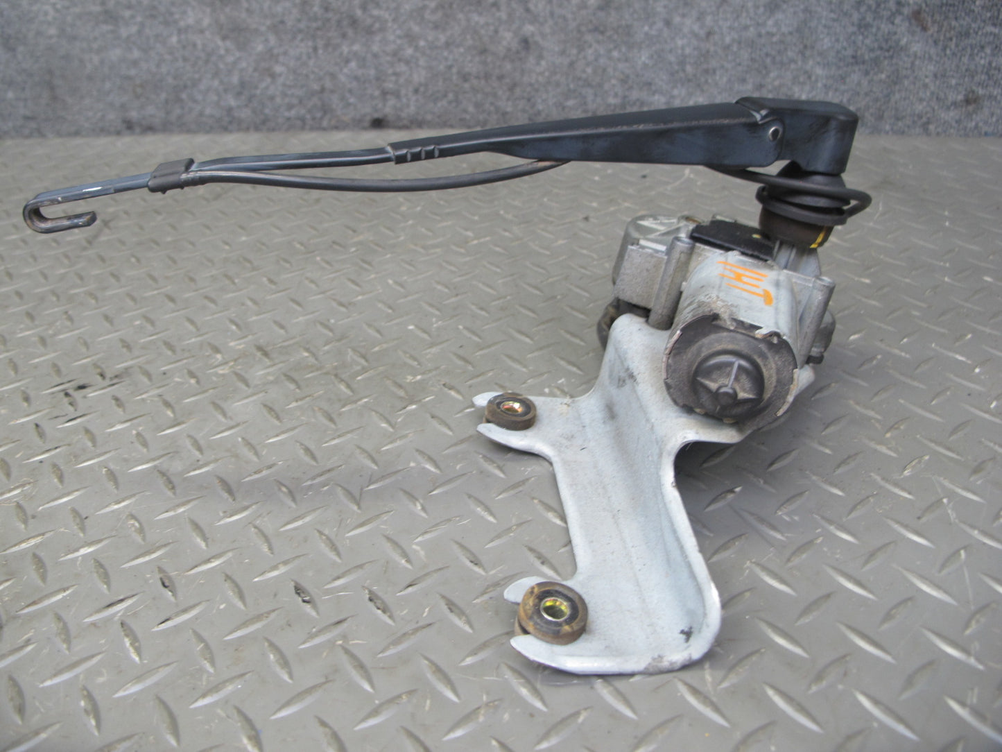 2003-2007 Hummer H2 Rear Tailgate Lift Gate Back Door Wiper Arm W/ Motor