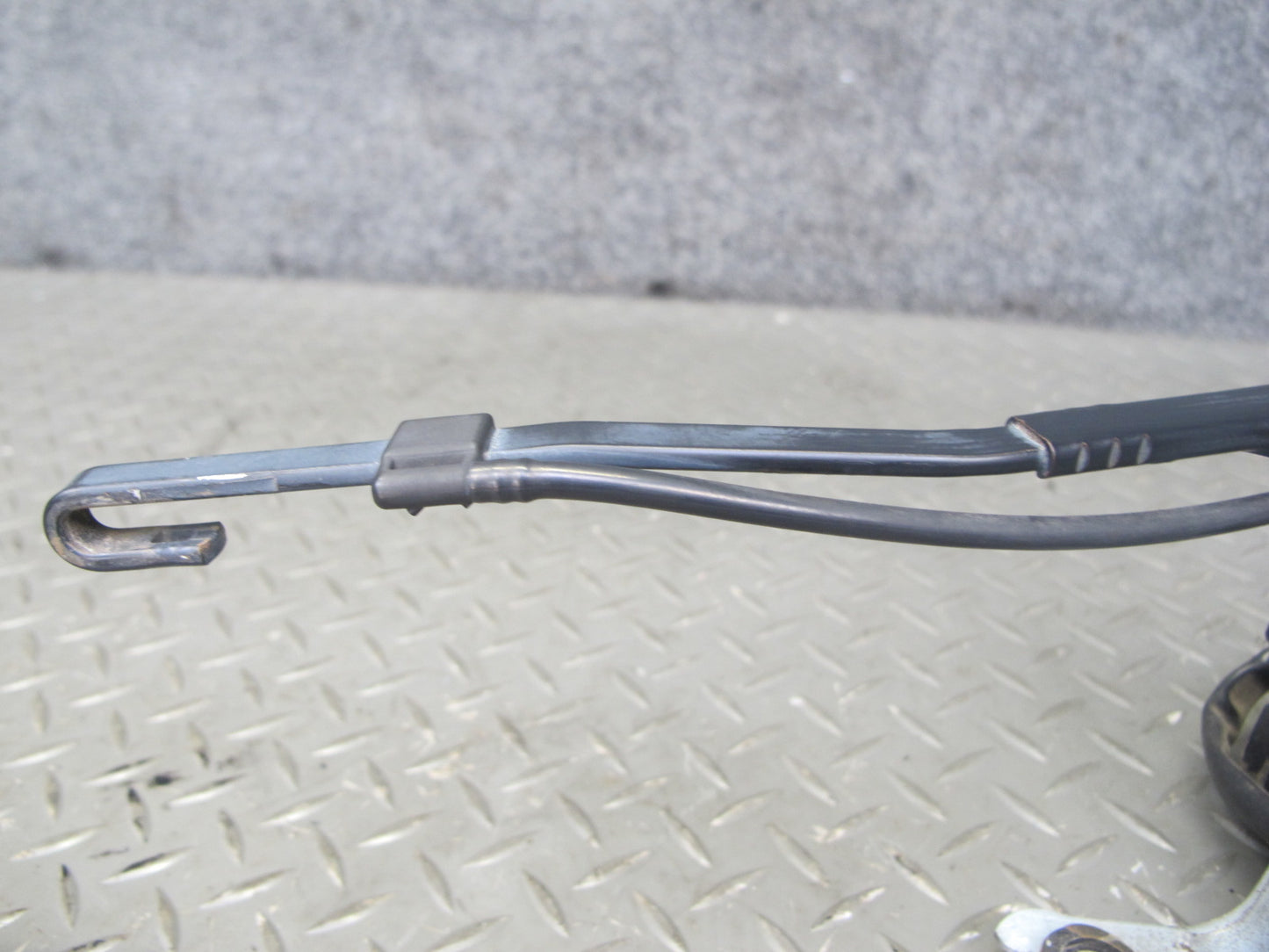 2003-2007 Hummer H2 Rear Tailgate Lift Gate Back Door Wiper Arm W/ Motor