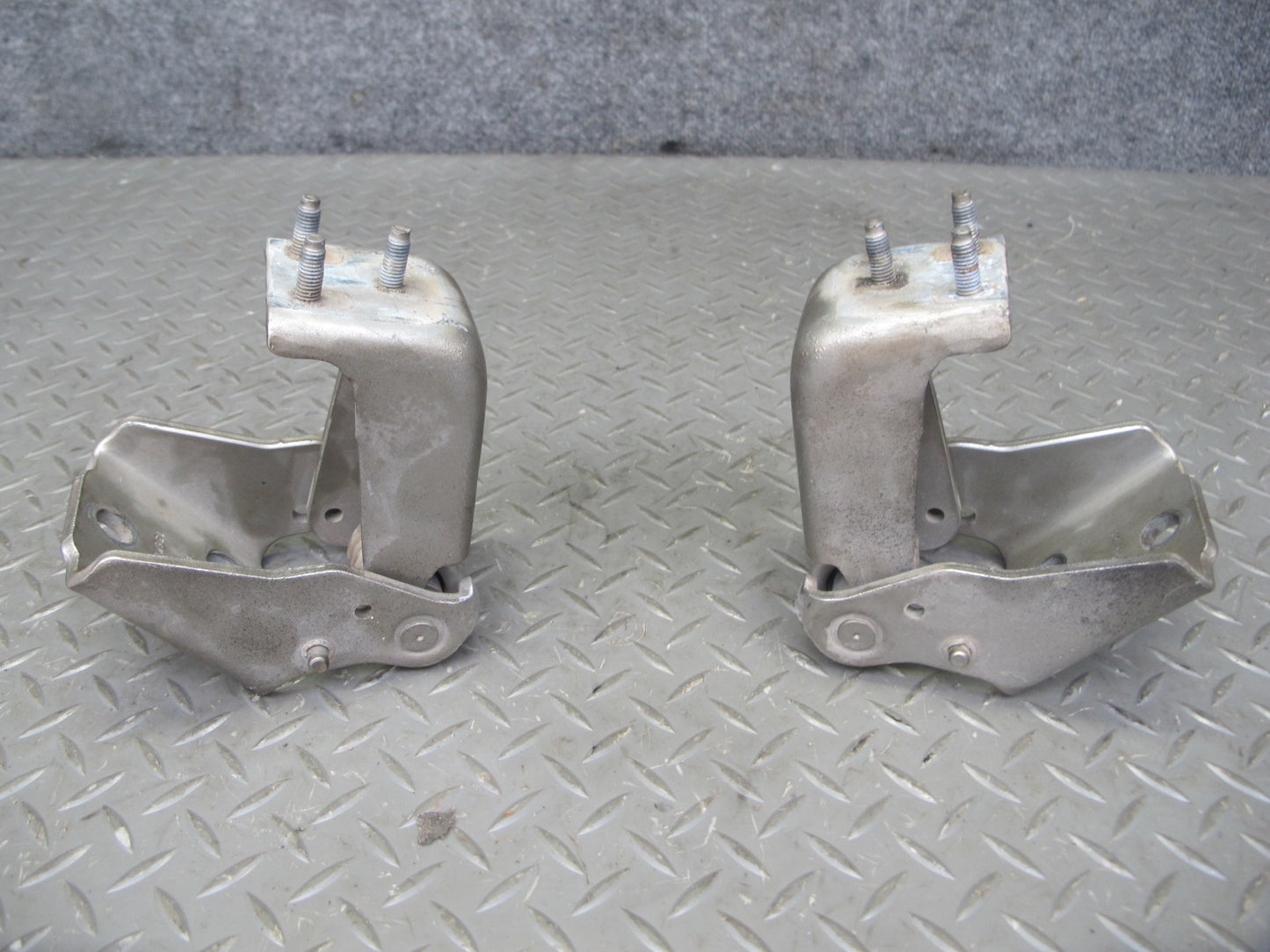 2003-2009 Hummer H2 Front Right & Left Side Hood Bonnet Hinge Support Set