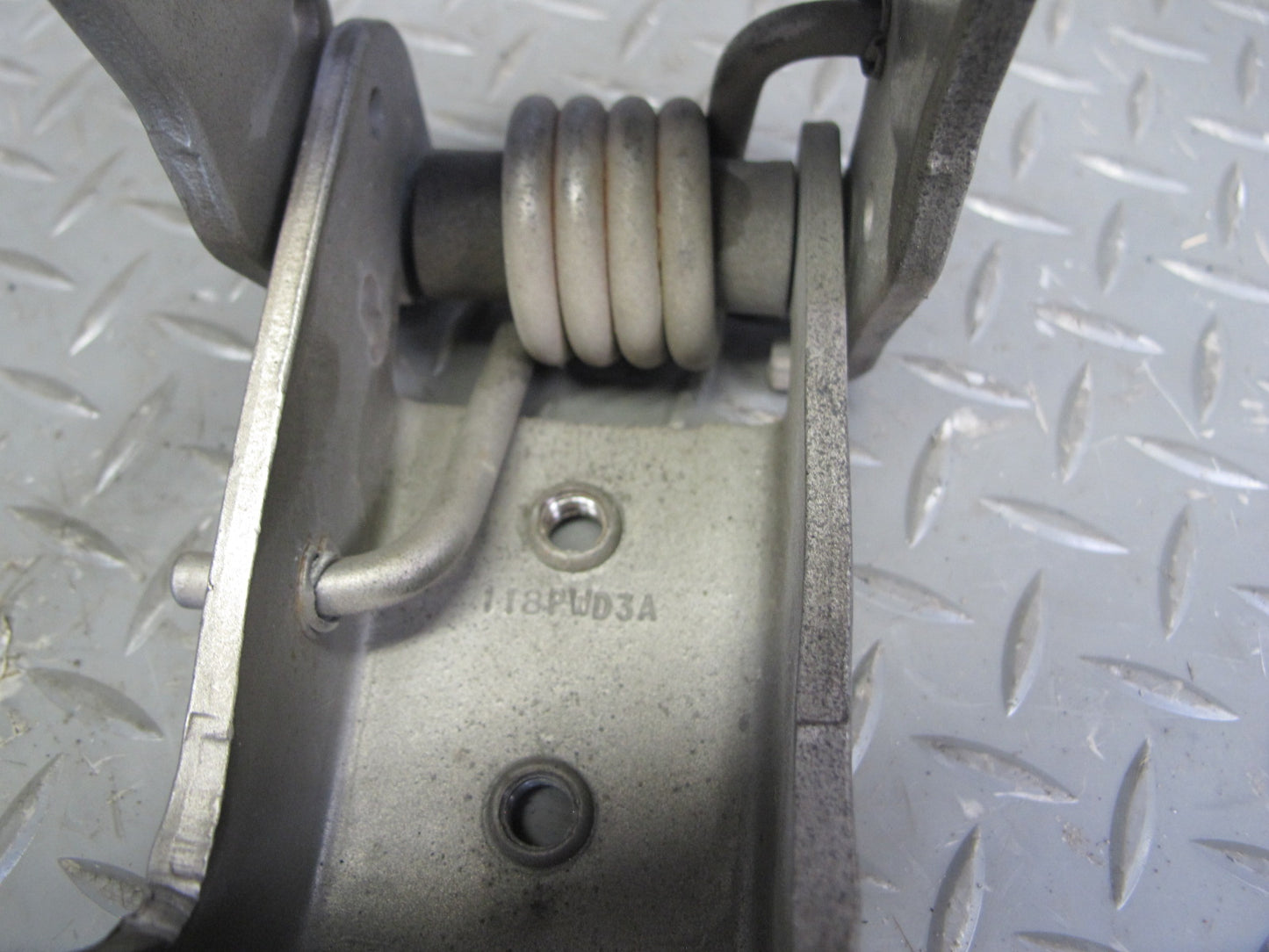 2003-2009 Hummer H2 Front Right & Left Side Hood Bonnet Hinge Support Set