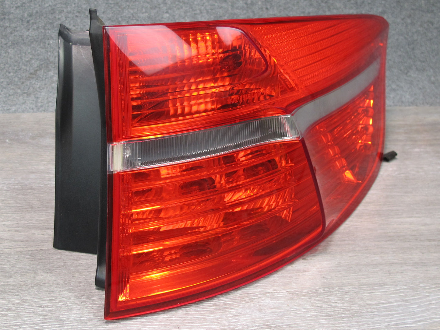 2008-2012 BMW X6 E71 E72 Rear Right Outer Tail Light Lamp