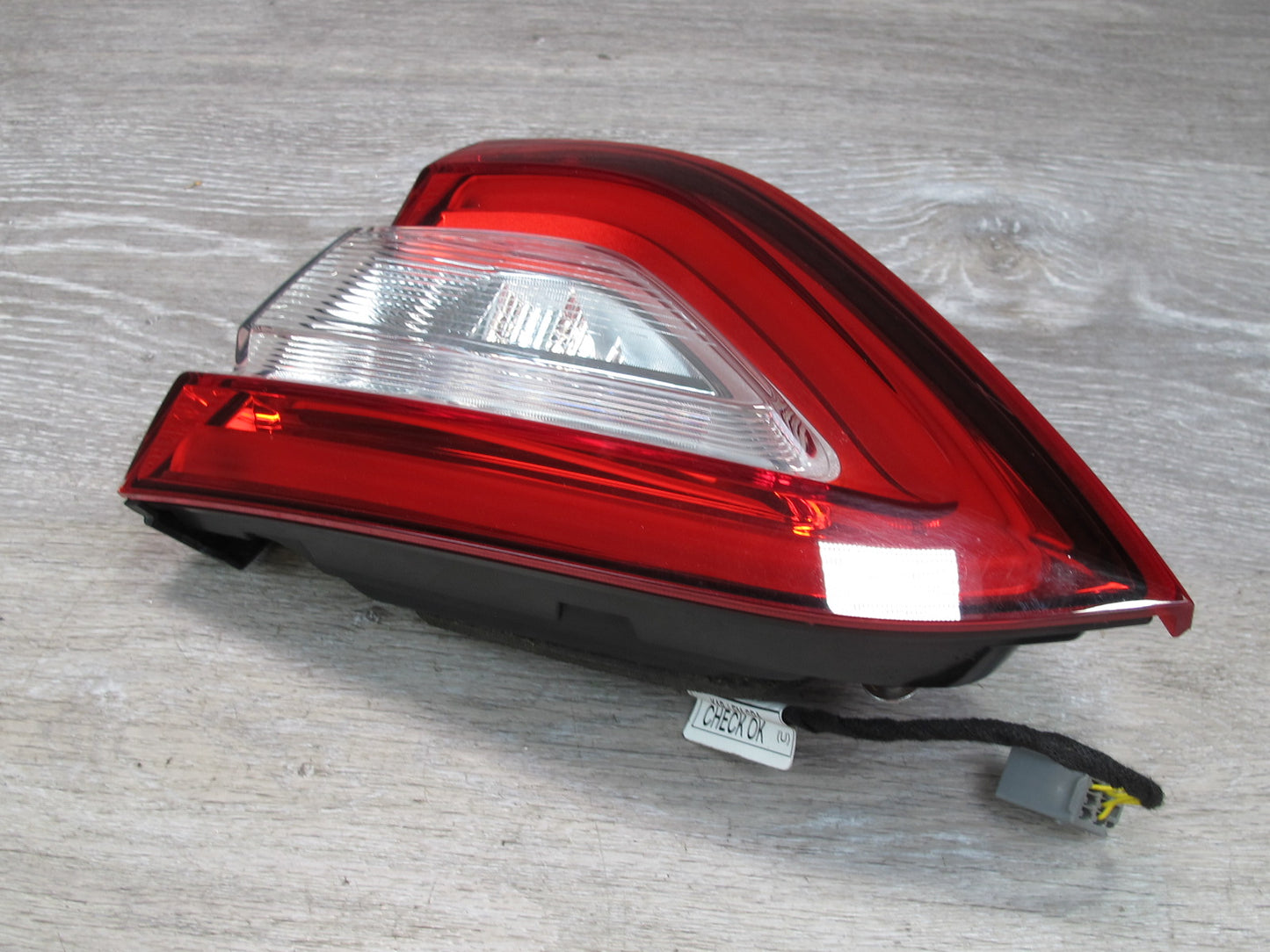 2017-2020 Maserati Levante M161 Rear Right Inner Trunk Tail Light Lamp 670100869