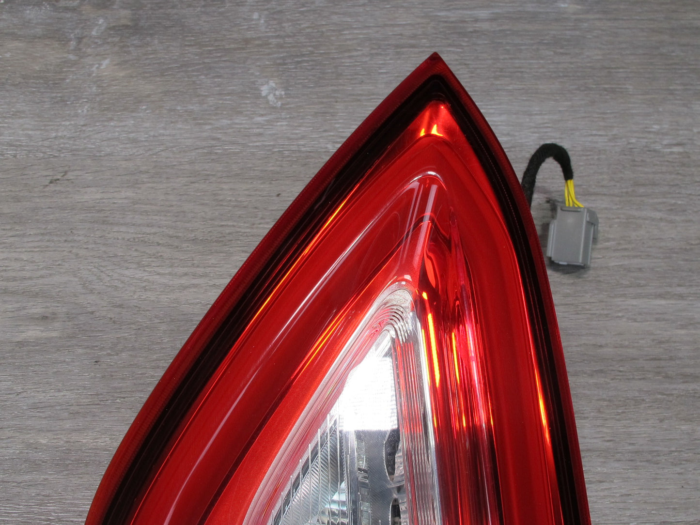 2017-2020 Maserati Levante M161 Rear Right Inner Trunk Tail Light Lamp 670100869