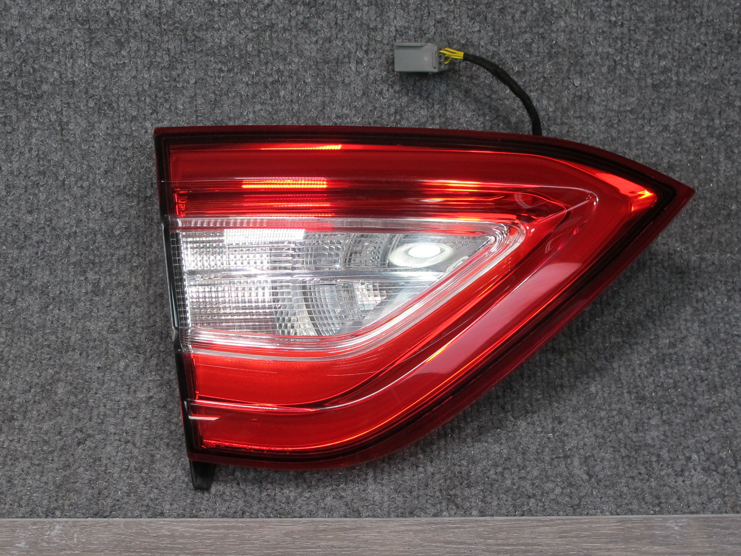 2017-2020 Maserati Levante M161 Rear Left Inner Trunk Tail Light Lamp 670100870
