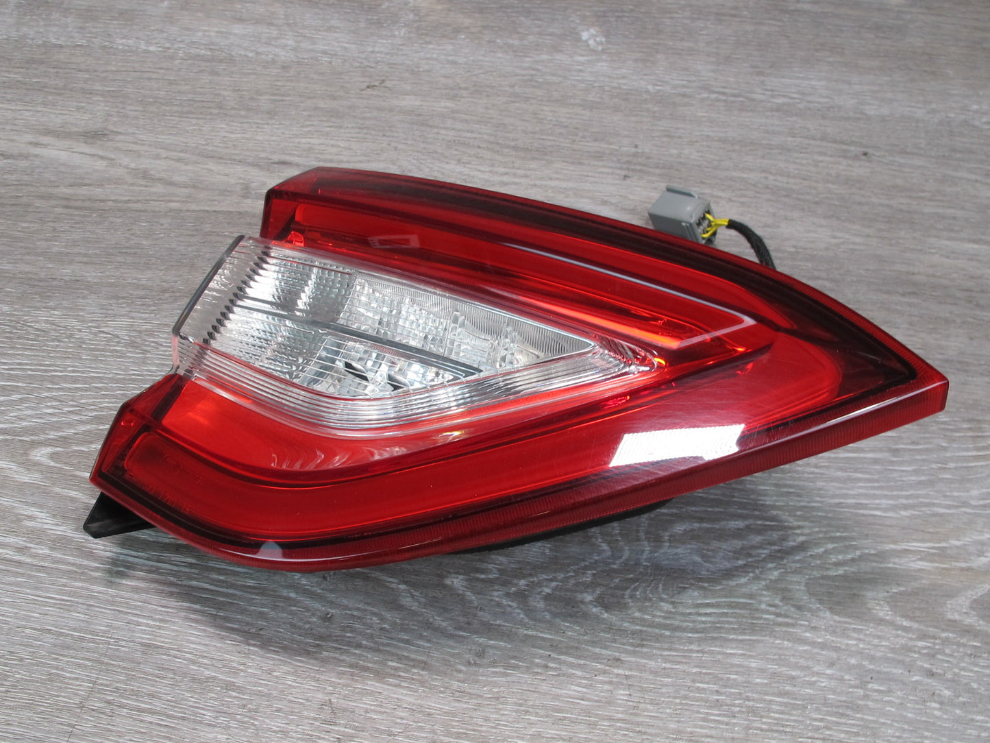 2017-2020 Maserati Levante M161 Rear Left Inner Trunk Tail Light Lamp 670100870