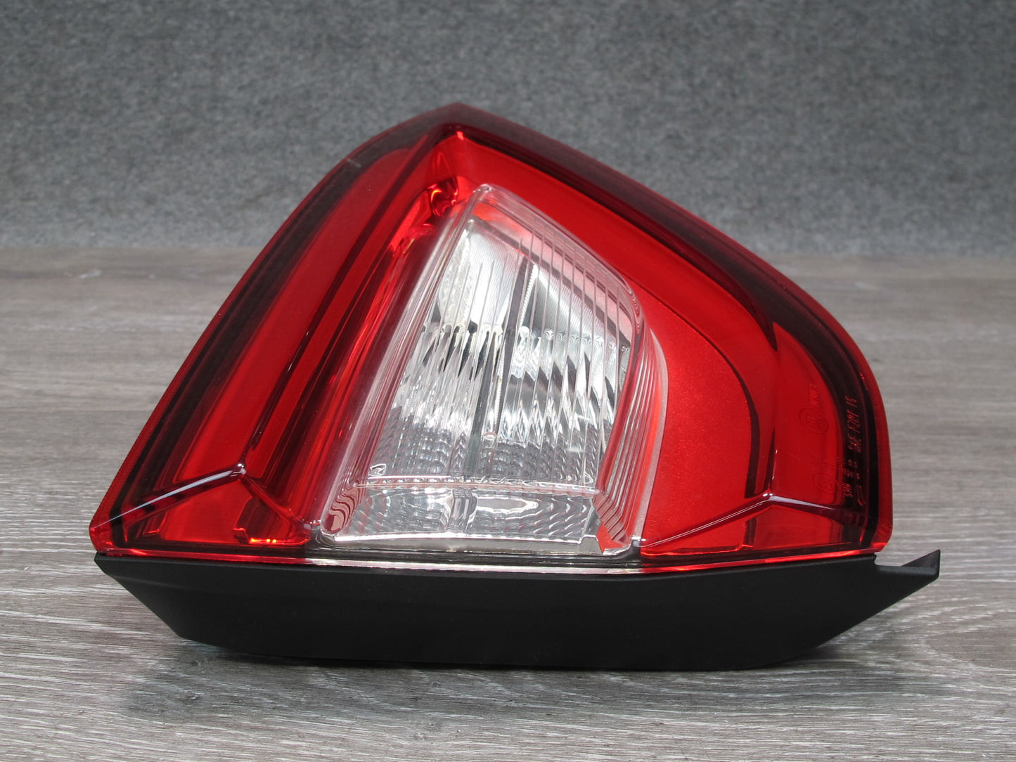 2017-2020 Maserati Levante M161 Rear Left Inner Trunk Tail Light Lamp 670100870