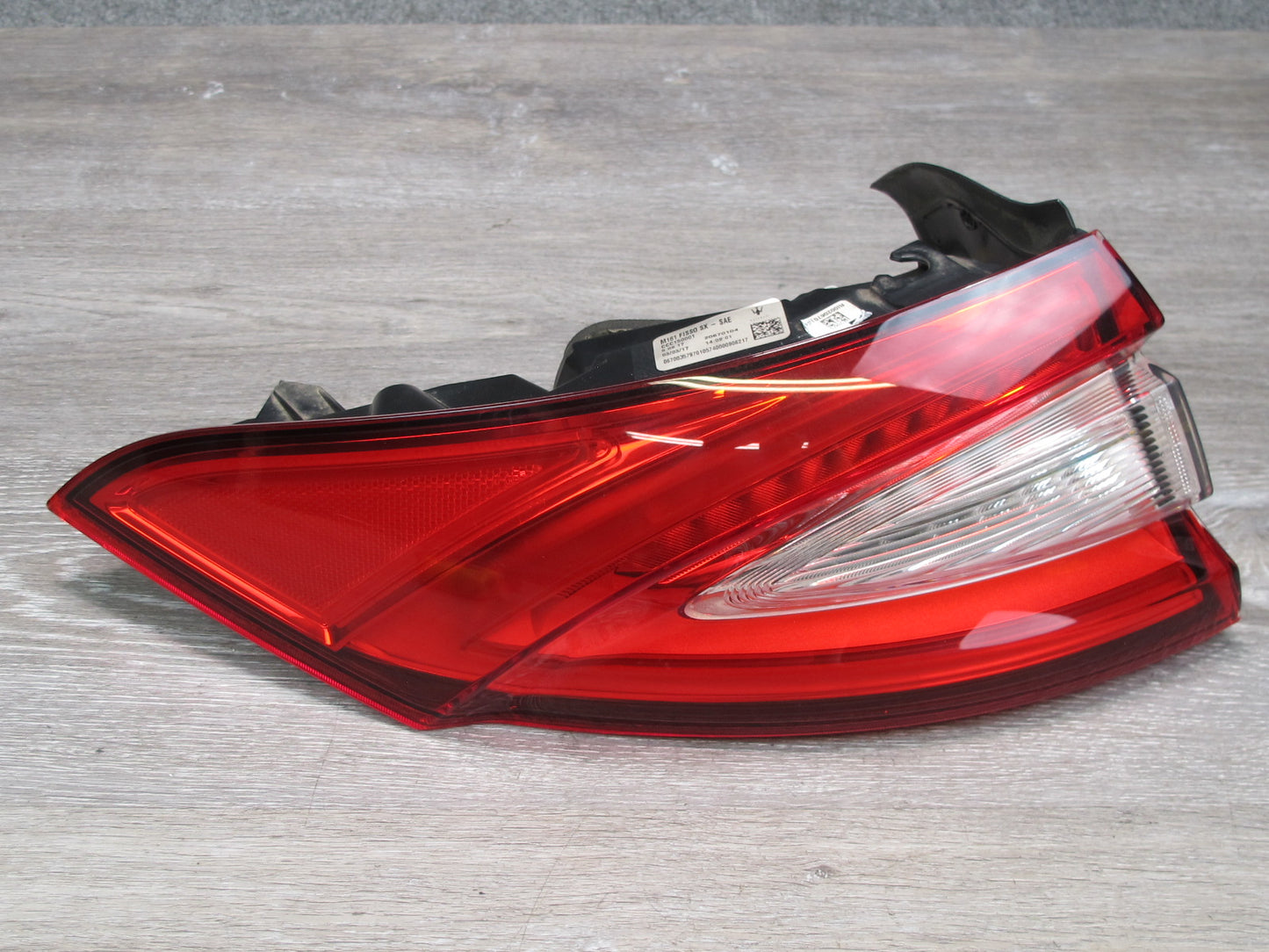 2017-2020 Maserati Levante M161 Rear Left Outer Tail Light Lamp 670035797