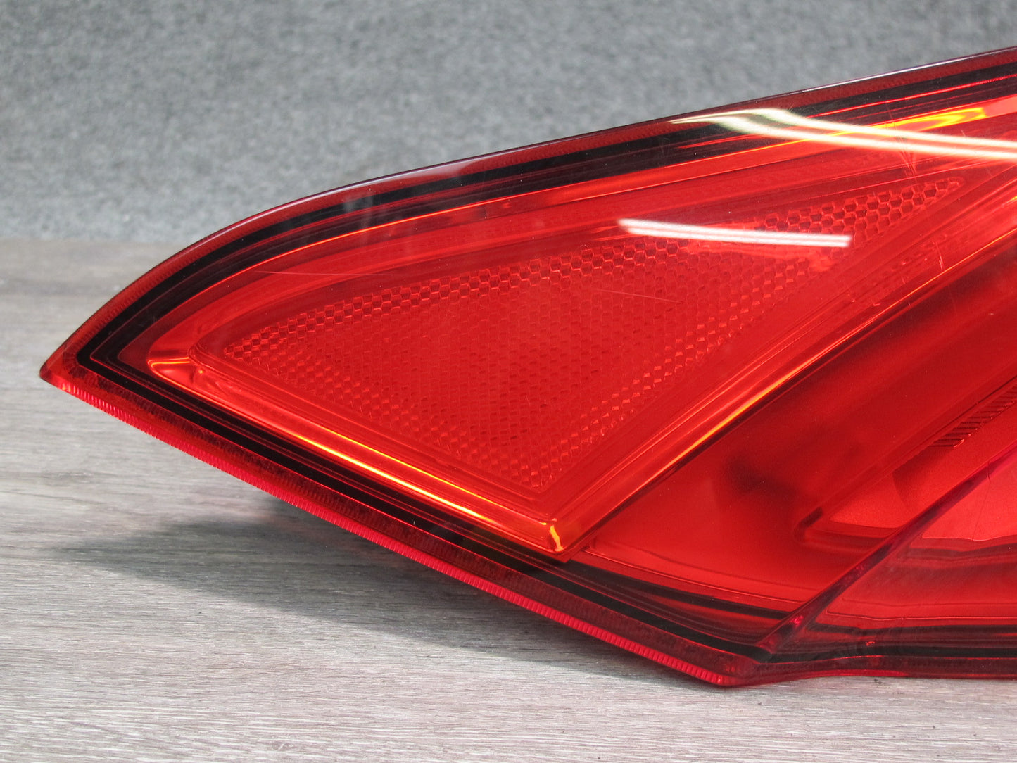 2017-2020 Maserati Levante M161 Rear Left Outer Tail Light Lamp 670035797