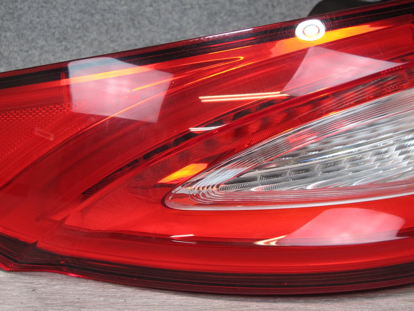 2017-2020 Maserati Levante M161 Rear Left Outer Tail Light Lamp 670035797