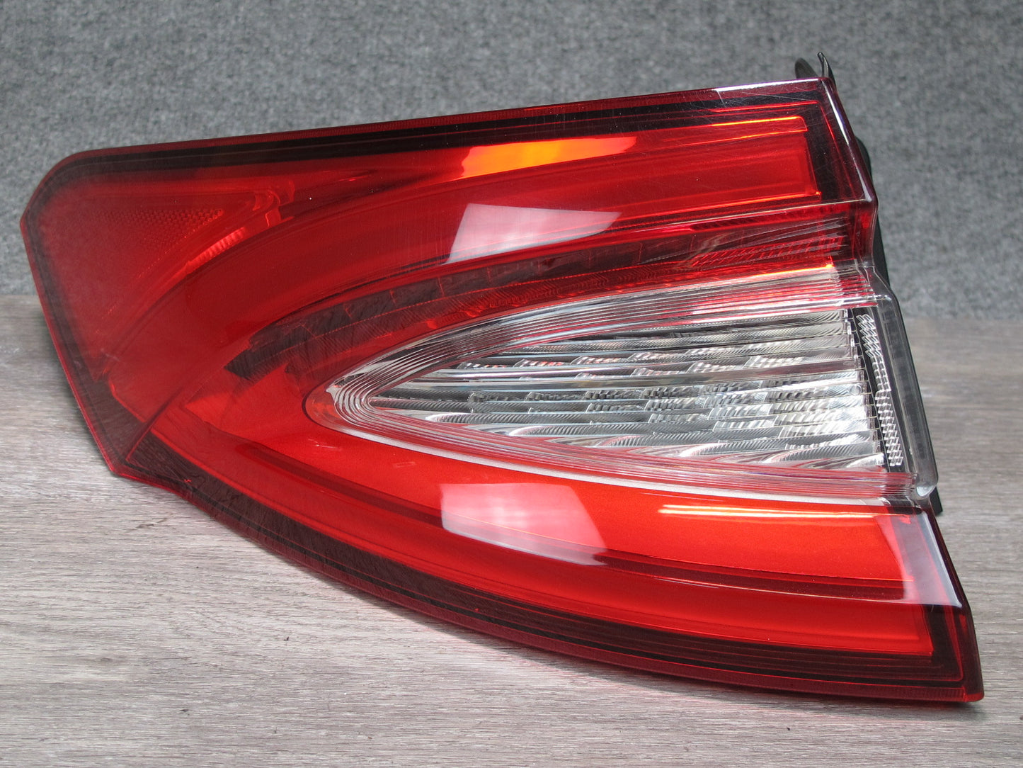 2017-2020 Maserati Levante M161 Rear Left Outer Tail Light Lamp 670035797