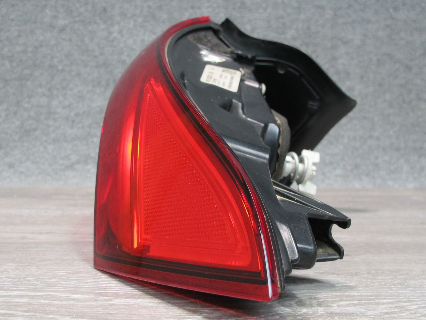 2017-2020 Maserati Levante M161 Rear Right Outer Tail Light Lamp 670035796