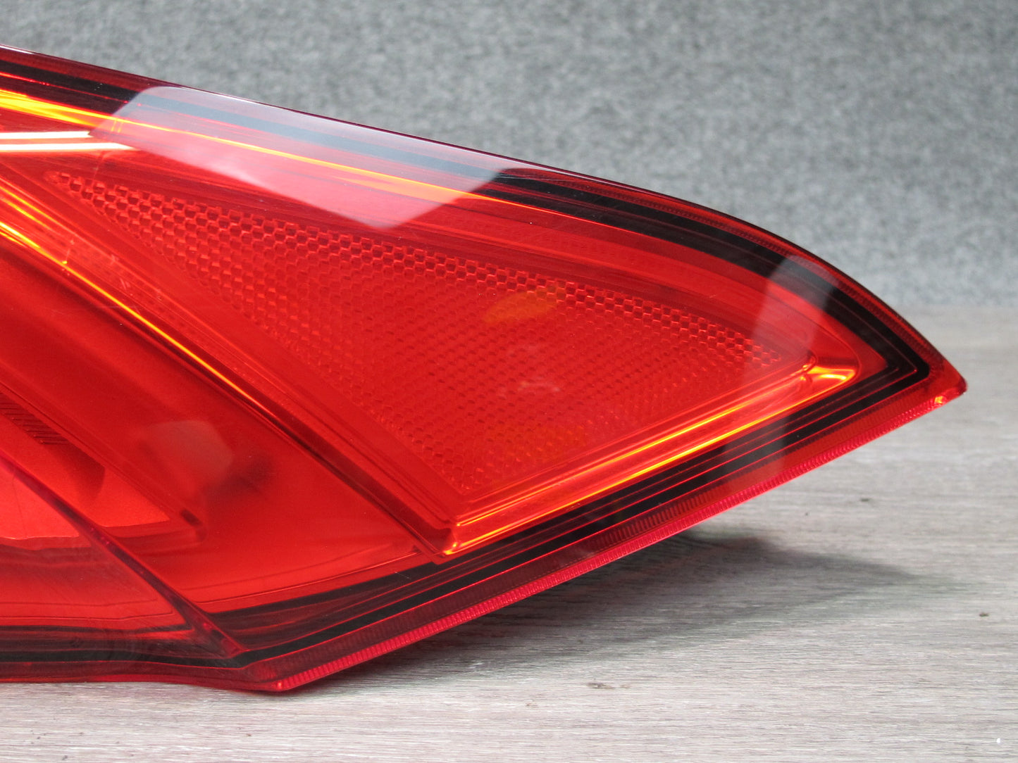 2017-2020 Maserati Levante M161 Rear Right Outer Tail Light Lamp 670035796
