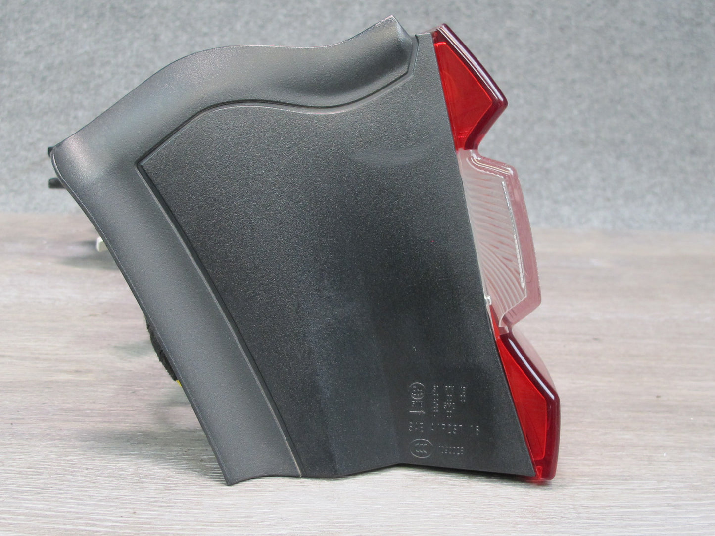 2017-2020 Maserati Levante M161 Rear Right Outer Tail Light Lamp 670035796