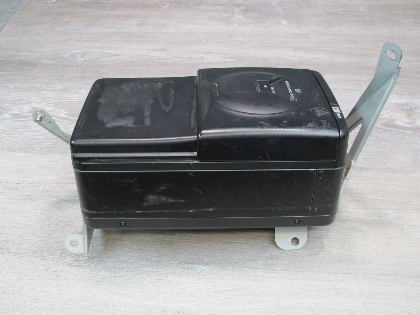 92-97 Lexus UZZ30L SC300 SC400 CD Changer Player NO Magazine 86270-24052 OEM
