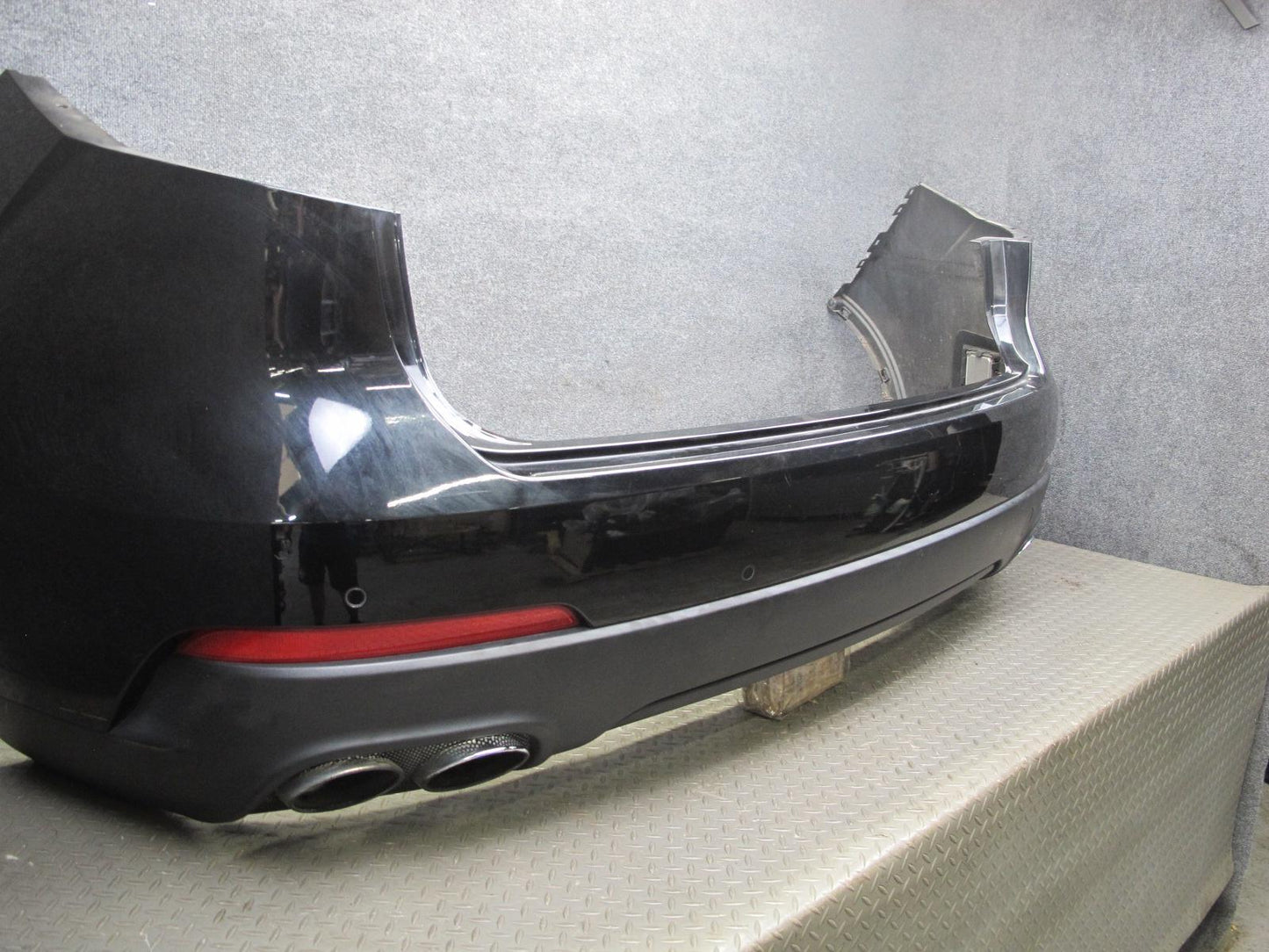 2017-2020 Maserati Levante M161 Rear Bumper Cover w PDC Sensors & Reflectors