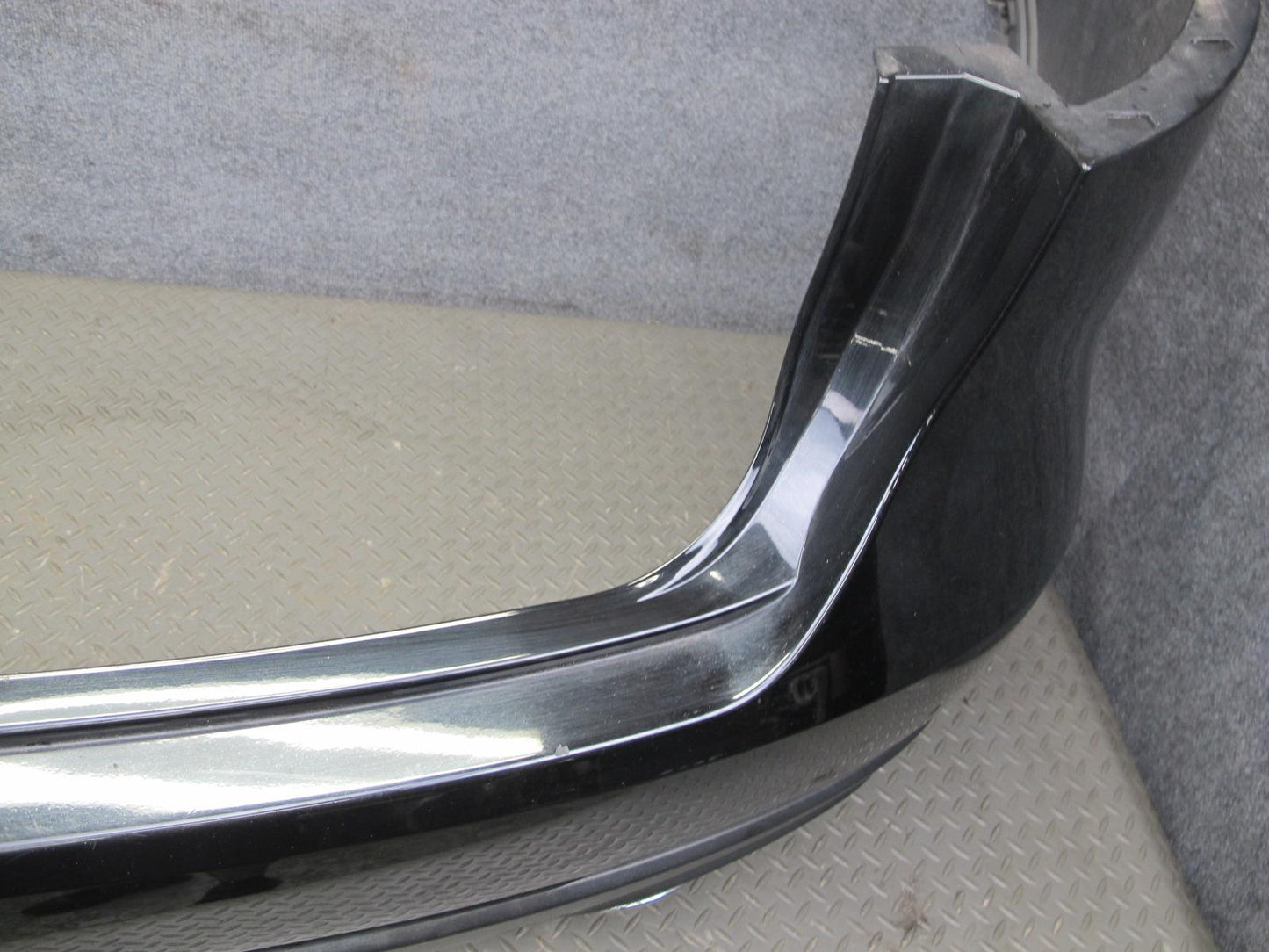 2017-2020 Maserati Levante M161 Rear Bumper Cover w PDC Sensors & Reflectors