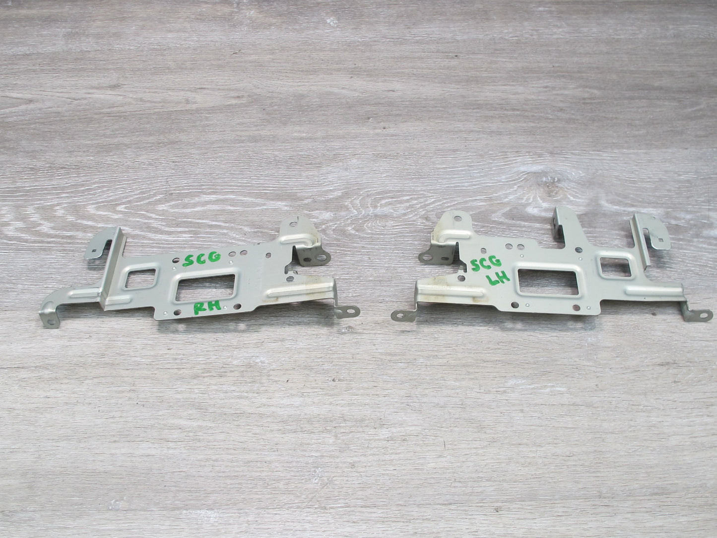 92-00 Lexus UZZ30L SC300 SC400 Dash Radio Left & Right Mount Bracket Set OEM