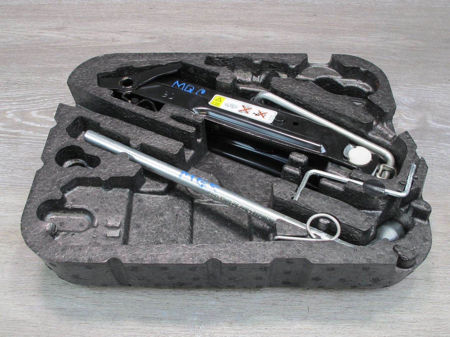 07-15 Mini Cooper R55 R56 R58 R59 R57 Tire Lift Jack Wrench Tool KIT w Foam OEM