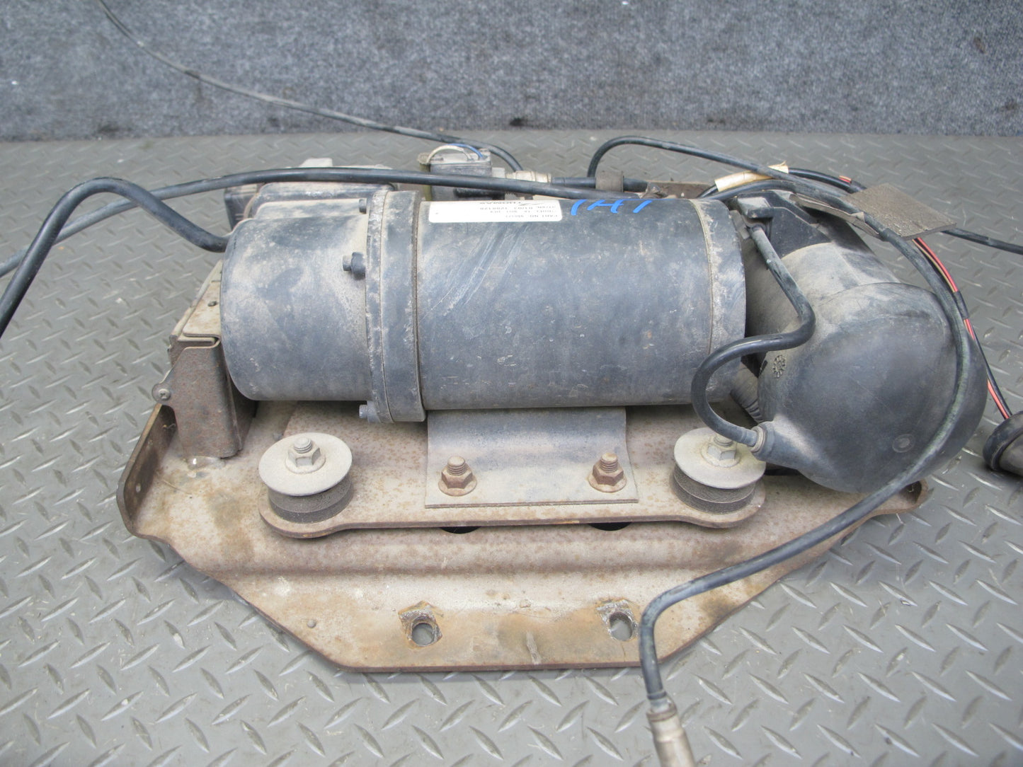2003-2004 Hummer H2 Air Ride Suspension Compressor Pump Module 980421