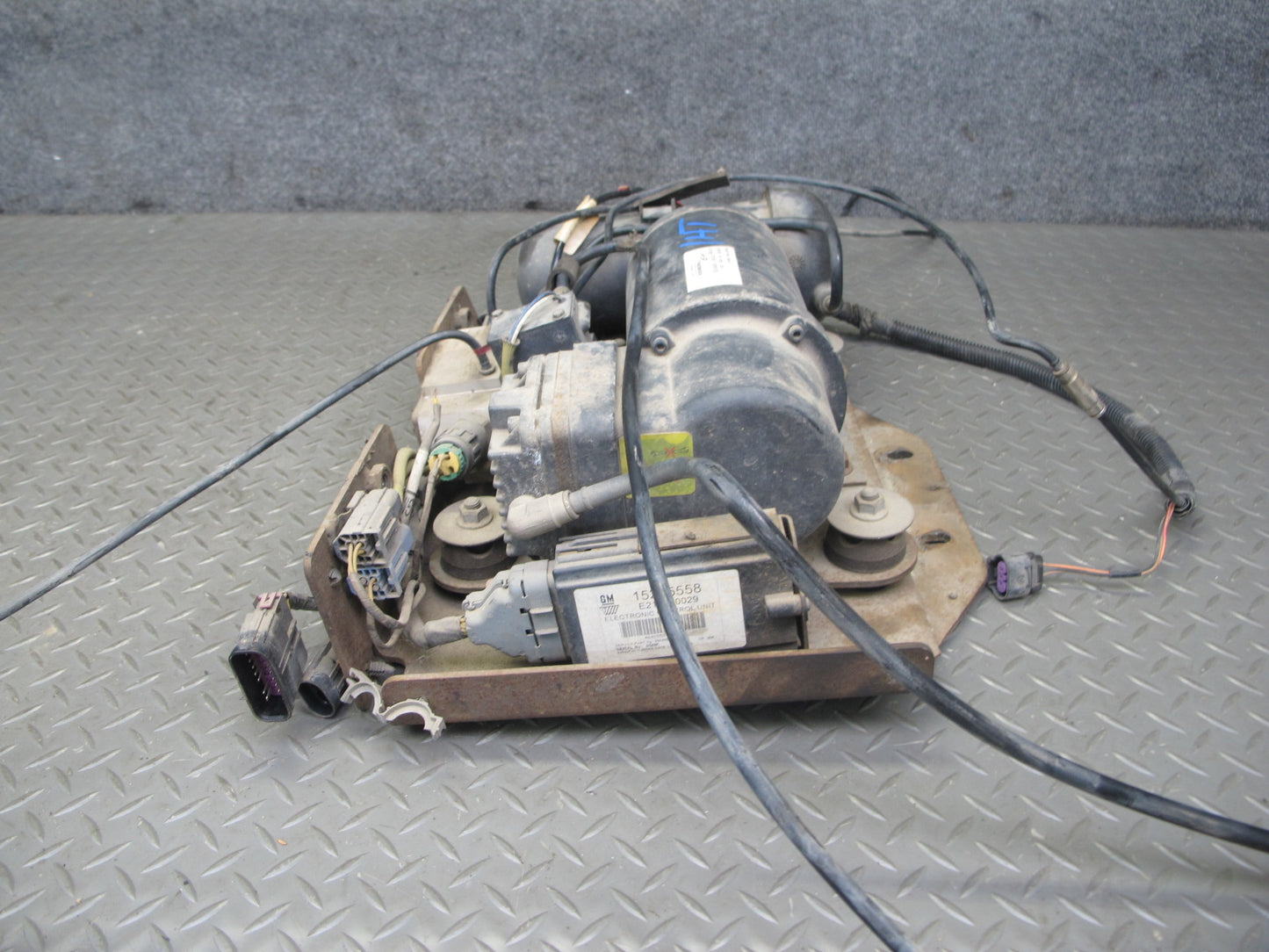 2003-2004 Hummer H2 Air Ride Suspension Compressor Pump Module 980421