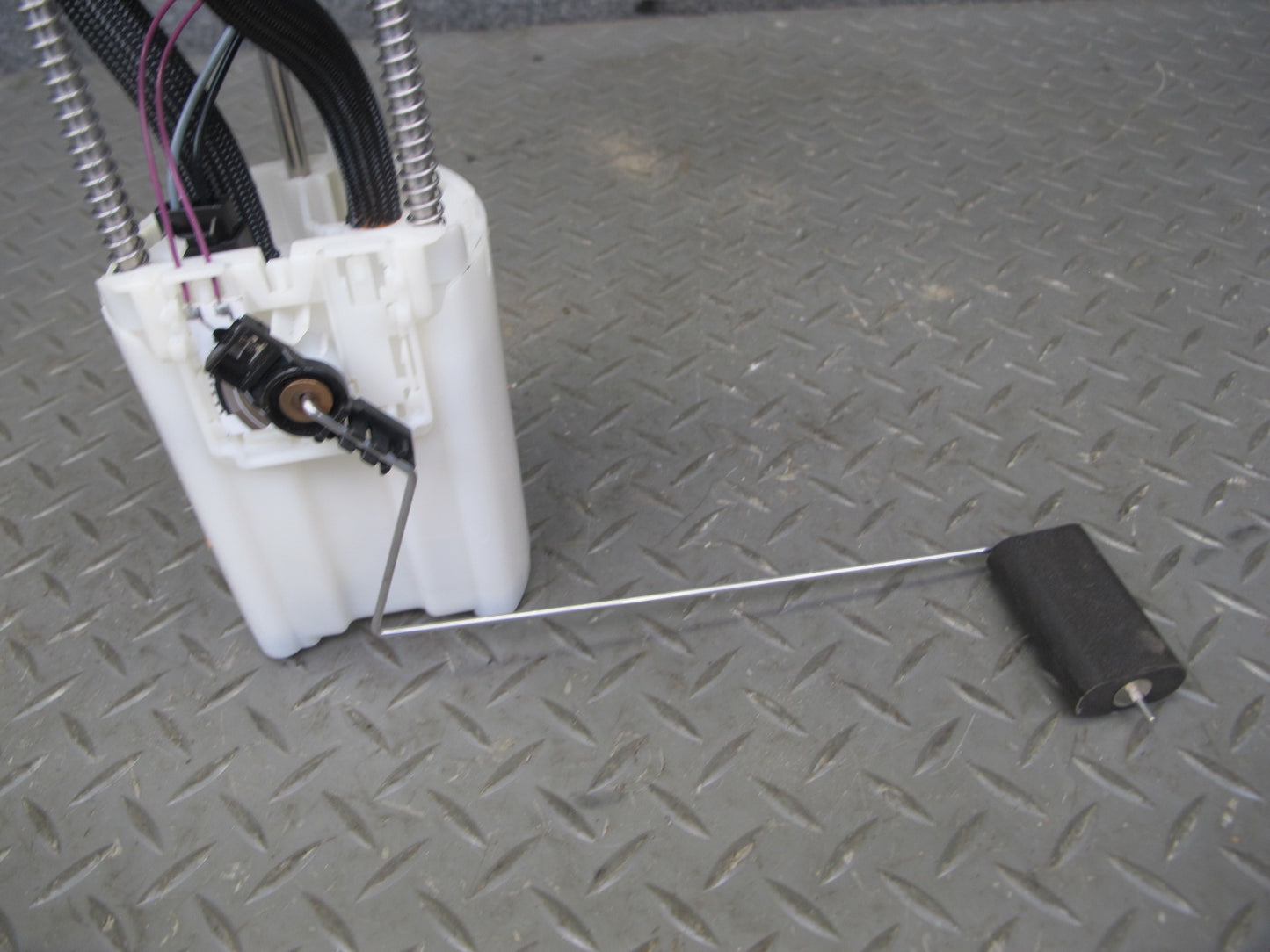 2003 Hummer H2 Fuel Pump Level Sensor Sending Unit Assembly