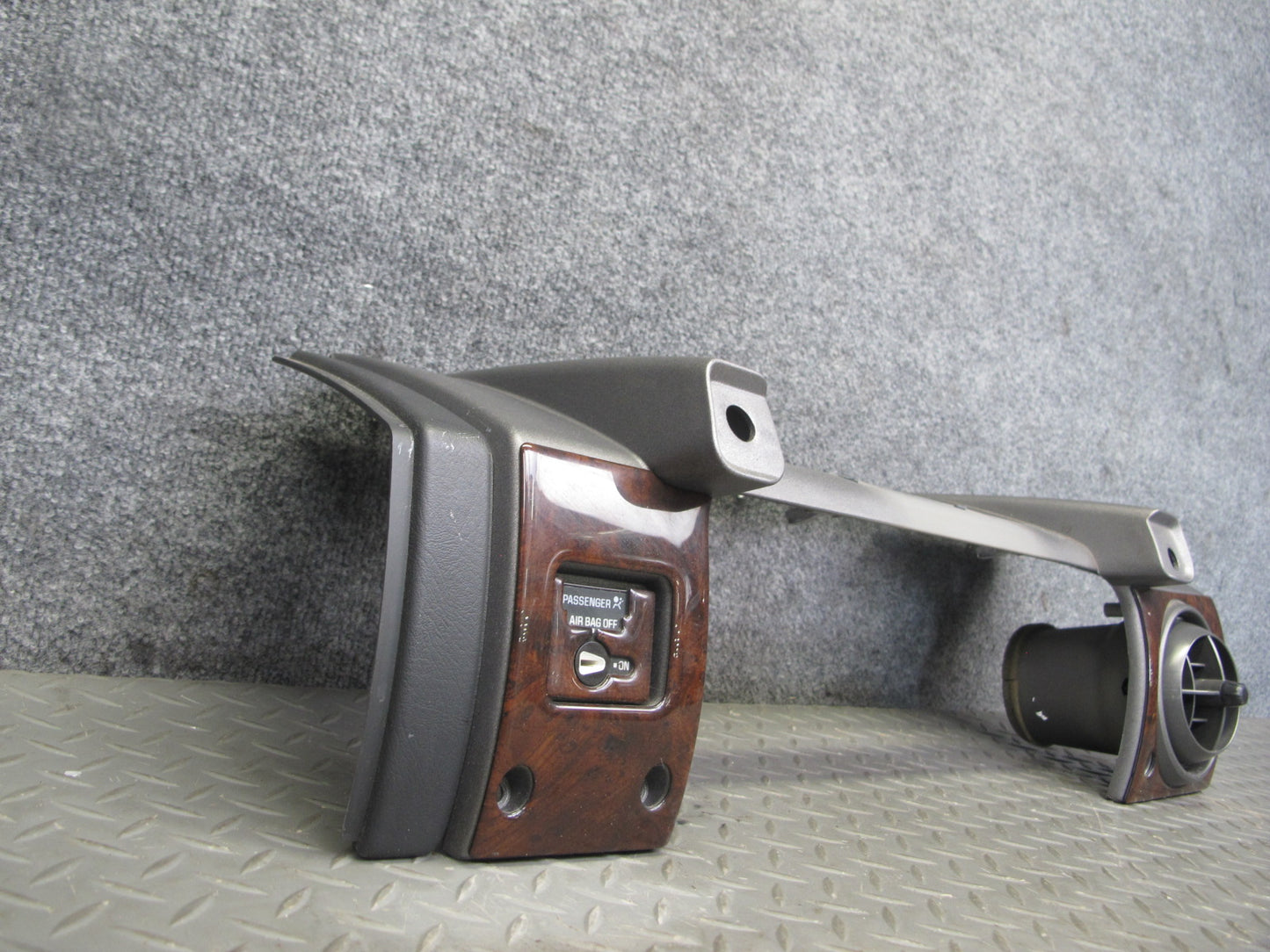 2003-2004 Hummer H2 Front Right Side Dash Upper Panel Cover Trim W/ A/C Air Vent