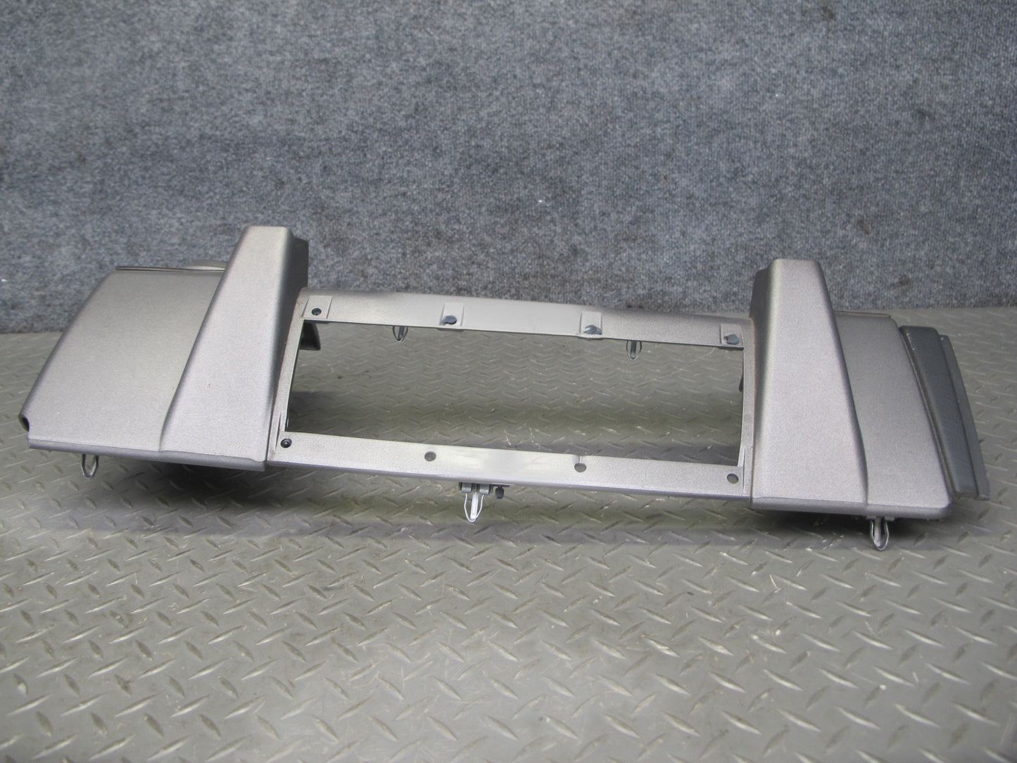 2003-2004 Hummer H2 Front Right Side Dash Upper Panel Cover Trim W/ A/C Air Vent