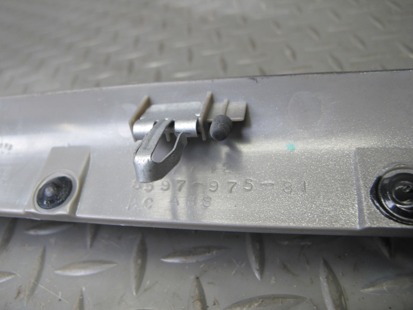 2003-2004 Hummer H2 Front Right Side Dash Upper Panel Cover Trim W/ A/C Air Vent