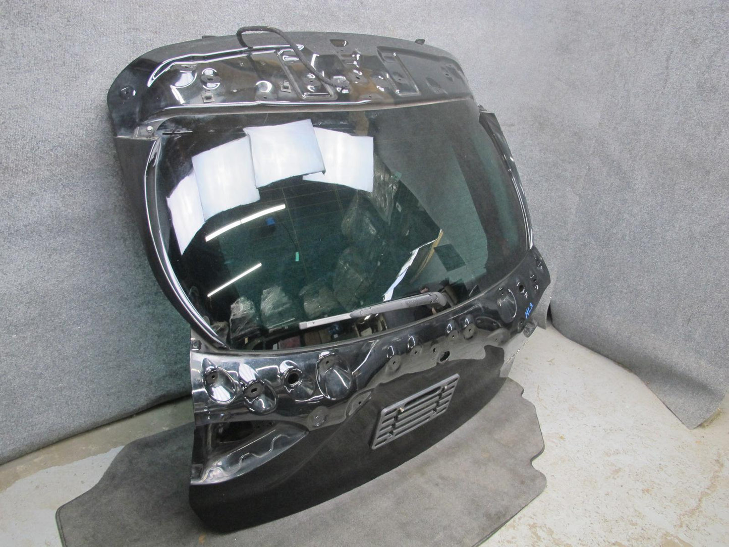 2017-2020 Maserati Levante M161 Rear Trunk Lid Tailgate Liftgate w Glass