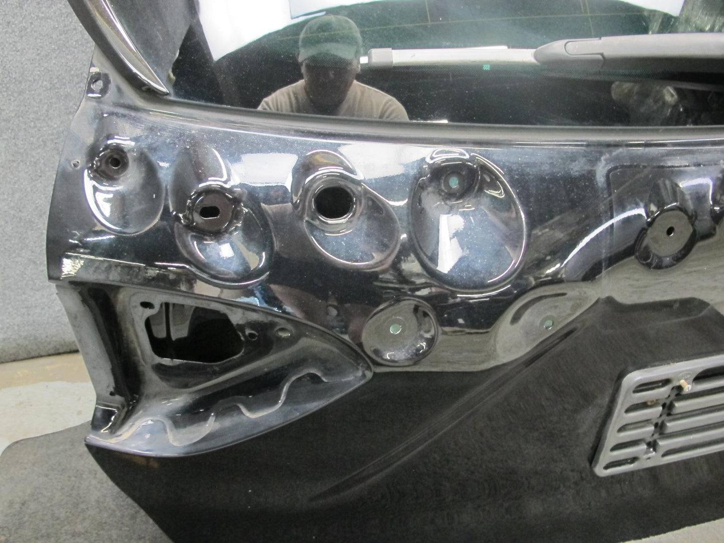 2017-2020 Maserati Levante M161 Rear Trunk Lid Tailgate Liftgate w Glass