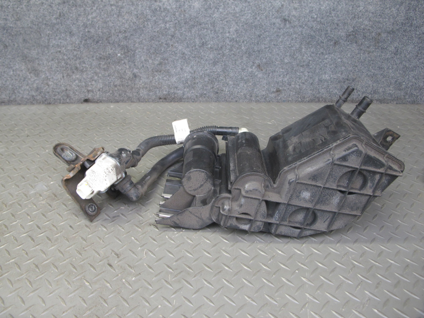 2017-2020 Maserati Levante M161 3.0L Fuel Evap Vapor Charcoal Canister