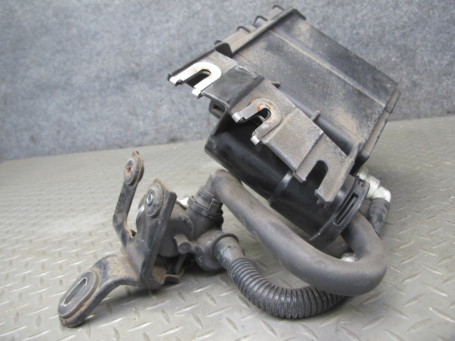 2017-2020 Maserati Levante M161 3.0L Fuel Evap Vapor Charcoal Canister