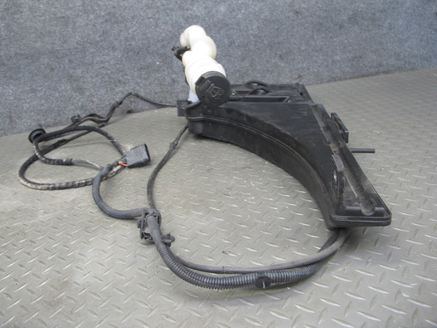 2017-2020 Maserati Levante M161 Windshield Washer Fluid Reservoir Tank w Pump