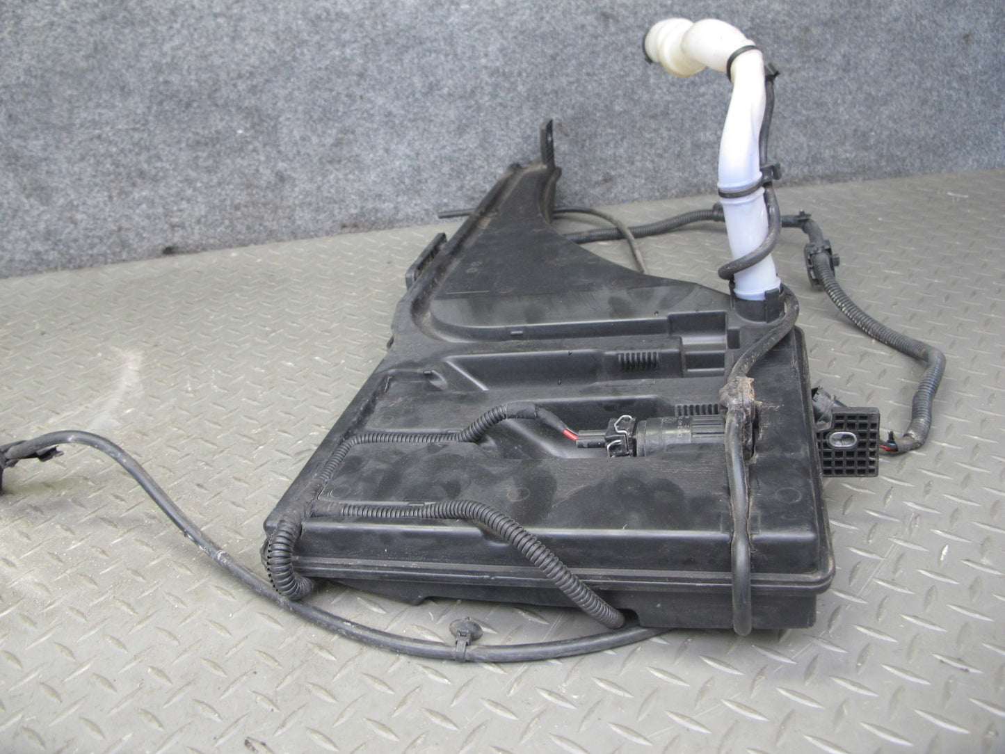 2017-2020 Maserati Levante M161 Windshield Washer Fluid Reservoir Tank w Pump